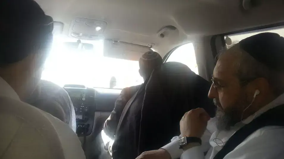 הרב חיים אמסלם ופעילי מפלגת עם שלם ביום הבחירות, ינואר 2013 הרב חיים אמסלם ופעילי מפלגת עם שלם ביום הבחירות, ינואר 2013