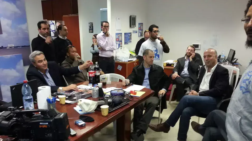 הרב חיים אמסלם ופעילי מפלגת עם שלם ביום הבחירות, ינואר 2013 הרב חיים אמסלם ופעילי מפלגת עם שלם ביום הבחירות, ינואר 2013