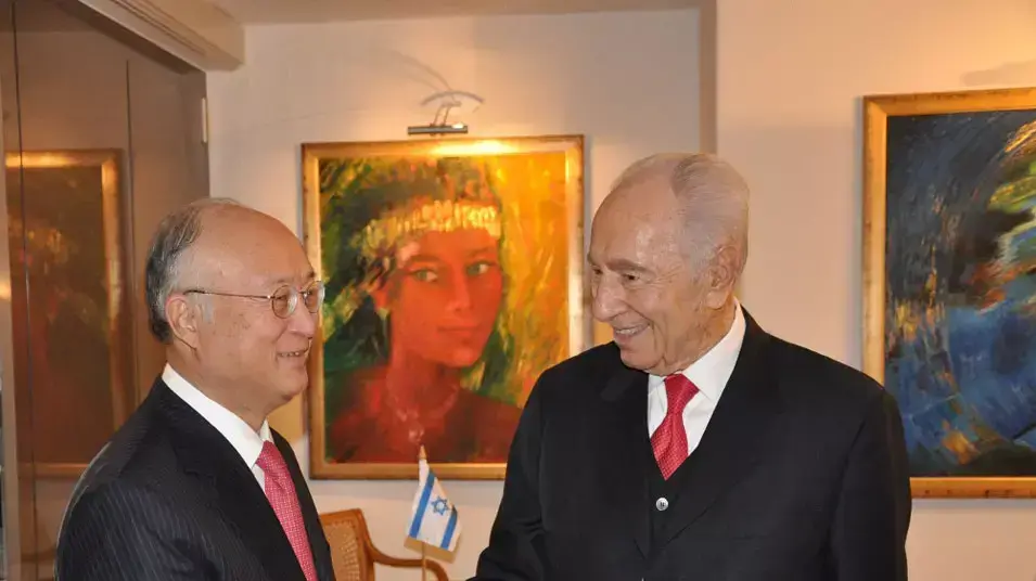 תמונת נשיא המדינה שמעון פרס ומזכ"ל הסוכנות לאנרגיה אטומית בדאבוס, ינואר 2013 תמונת נשיא המדינה שמעון פרס ומזכ"ל הסוכנות לאנרגיה אטומית בדאבוס, ינואר 2013