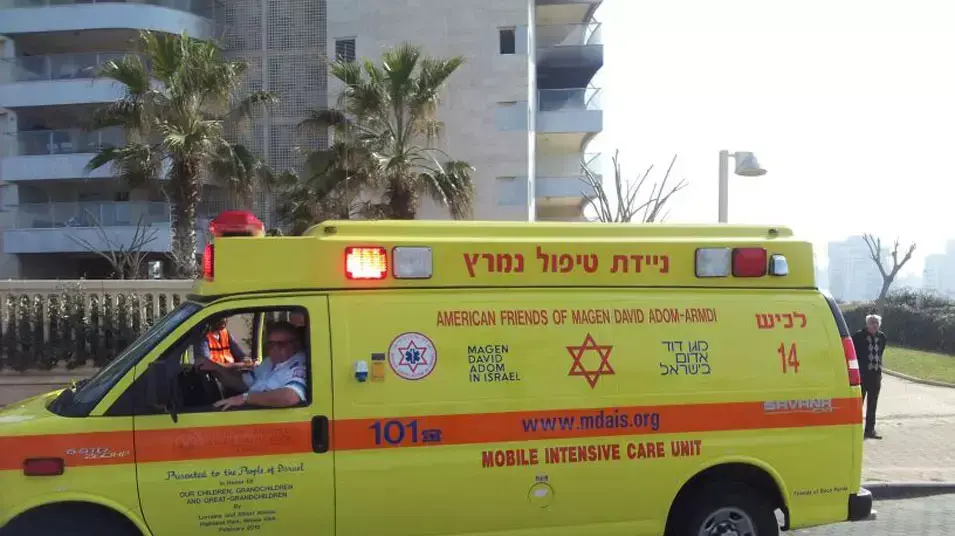 ניידת מד"א בזירת השריפה באשדוד