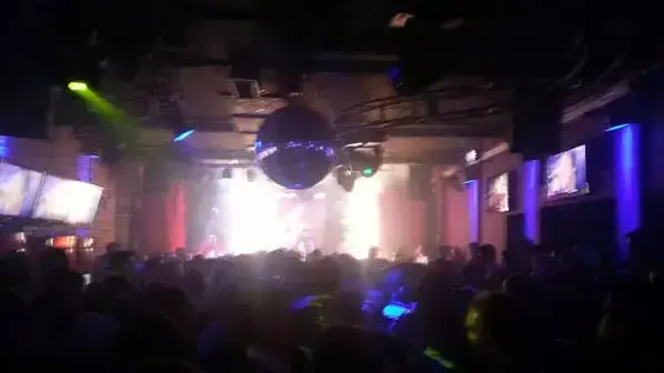 מועדון קיס בסנטה מרתה, ברזיל, שניות לפני השריפה, 27 בינואר 2013 מועדון קיס בסנטה מרתה, ברזיל, שניות לפני השריפה, 27 בינואר 2013