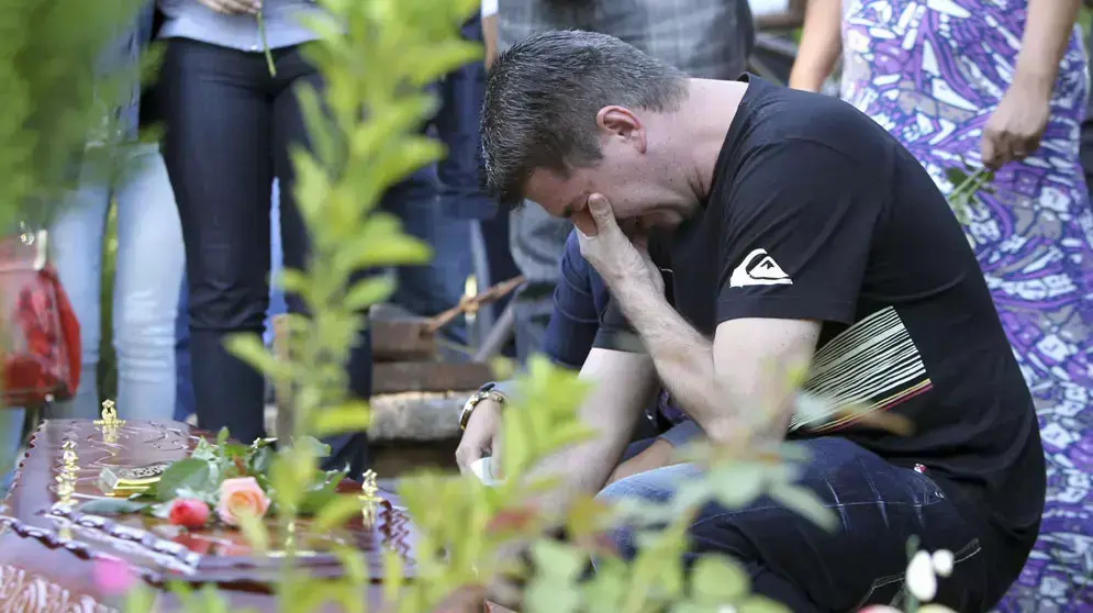 אבלים יום אחרי השריפה בברזיל 28 בינואר 2013