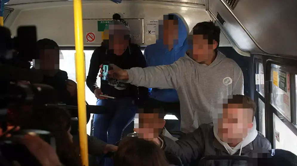 תקיפה גזענית של תלמידי בית ספר יסודי ערבי-יהודי בקו 22 של אגד בירושלים, ינואר 2012 תקיפה גזענית של תלמידי בית ספר יסודי ערבי-יהודי בקו 22 של אגד בירושלים, ינואר 2012
