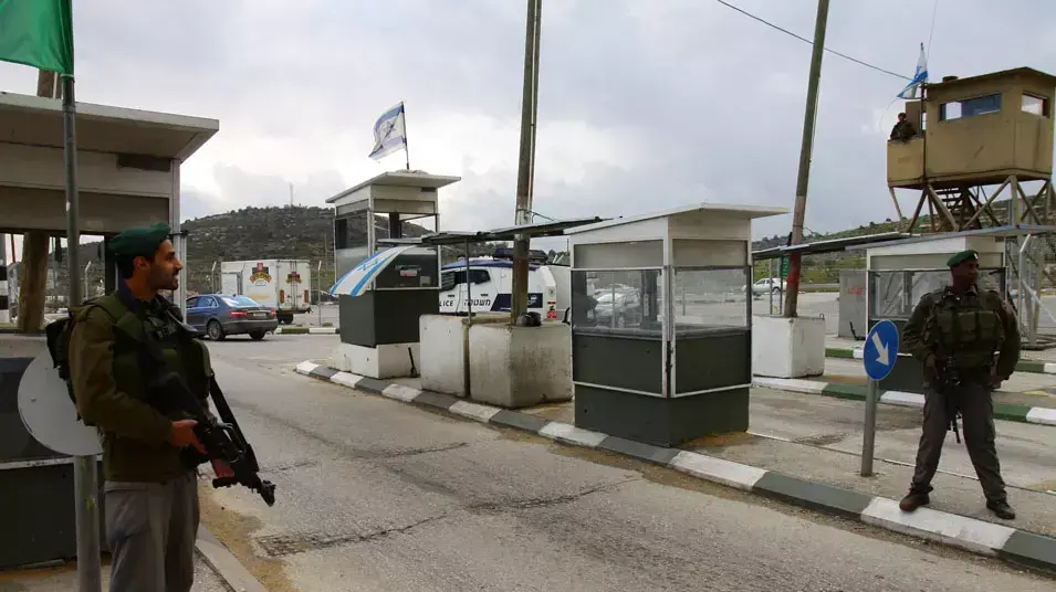 מחסום צה"ל בצומת תפוח, ינואר 2013 מחסום צה"ל בצומת תפוח, ינואר 2013