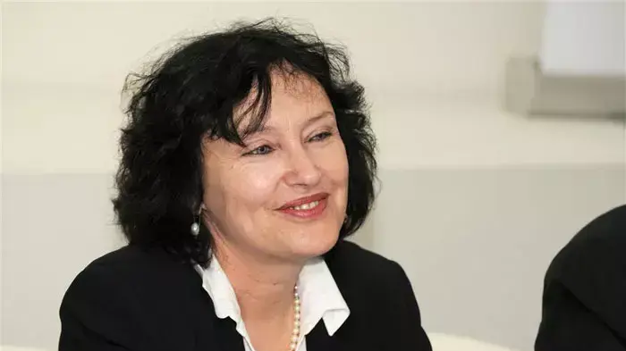דוקטור קרנית פלוג מנהל חטיבת מחקר בבנק ישראל בזמן הגשת דו"ח בנק ישראל לשנת 2009 בבנק ישראל בירושלים- אפריל 2010 דוקטור קרנית פלוג מנהל חטיבת מחקר בבנק ישראל בזמן הגשת דו"ח בנק ישראל לשנת 2009 בבנק ישראל בירושלים- אפריל 2010