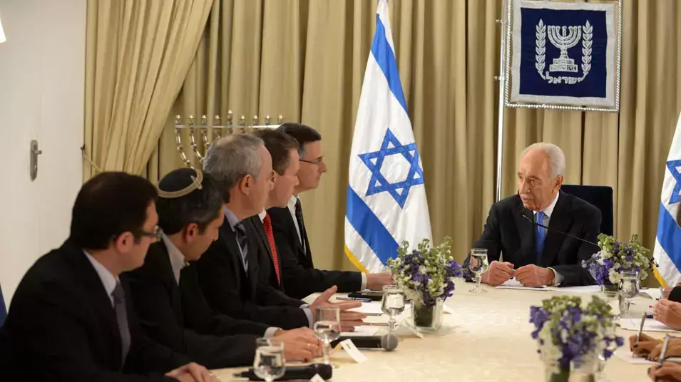 נשיא המדינה שמעון פרס פותח את סבב ההתייעצויות ונפגש עם בכירי הליכוד, ינואר 2013 נשיא המדינה שמעון פרס פותח את סבב ההתייעצויות ונפגש עם בכירי הליכוד, ינואר 2013