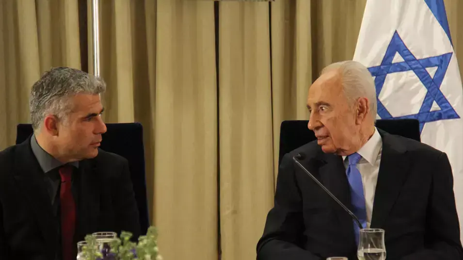 יאיר לפיד בהתייעצות עם נשיא המדינה שמעון פרס, ינואר 2013 תיוג יאיר לפיד חיפוש יאיר לפיד בהתייעצות עם נשיא המדינה שמעון פרס, ינואר 2013 תיוג יאיר לפיד חיפוש