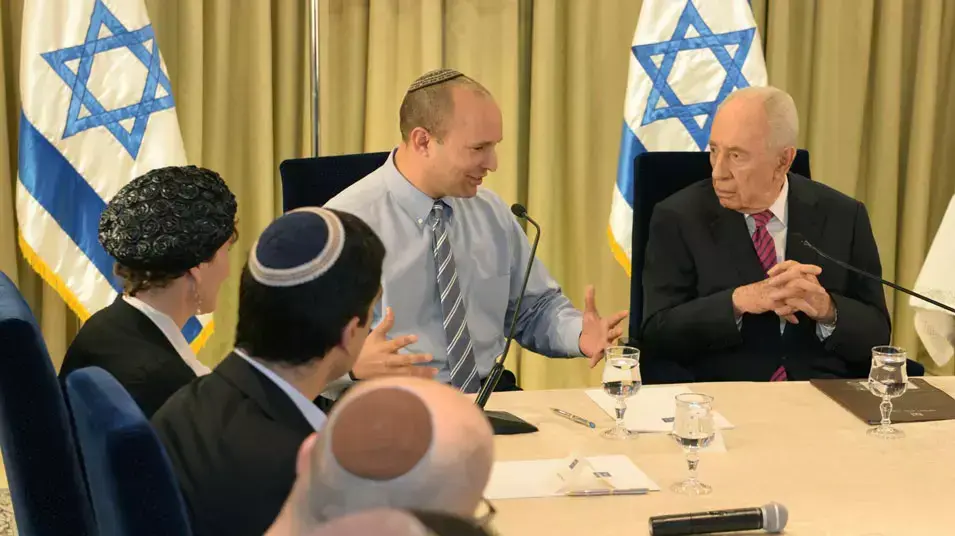 יור הבית היהודי נפתלי בנט ממליץ לנשיא המדינה על ראש הממשלה הבא בבית הנשיא, ינואר 2013 יור הבית היהודי נפתלי בנט ממליץ לנשיא המדינה על ראש הממשלה הבא בבית הנשיא, ינואר 2013