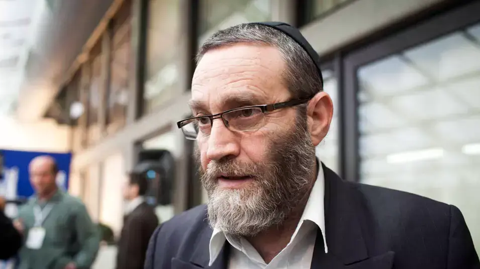 משה גפני מיהדות התורה לאחר ההתייעצות בבית הנשיא, ינואר 2013 משה גפני מיהדות התורה לאחר ההתייעצות בבית הנשיא, ינואר 2013