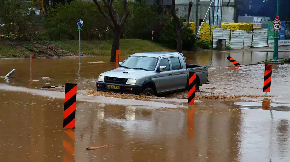חורף אמיתי: הצפות בשרון, שלג בחרמון
