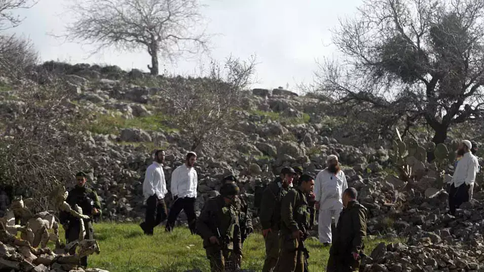 עימותים בין צה"ל לפלסטינים מאחז הלא חוקי "אל-מנאטיר" מדרום לשכם, 2 בפברואר 2013 עימותים בין צה"ל לפלסטינים מאחז הלא חוקי "אל-מנאטיר" מדרום לשכם, 2 בפברואר 2013