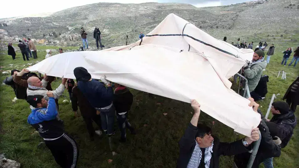 עימותים בין צה"ל לפלסטינים מאחז הלא חוקי "אל-מנאטיר" מדרום לשכם, 2 בפברואר 2013 עימותים בין צה"ל לפלסטינים מאחז הלא חוקי "אל-מנאטיר" מדרום לשכם, 2 בפברואר 2013