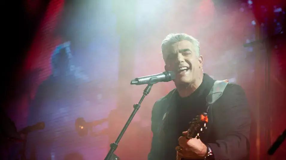 יאיר לפיד חגג את ההישג בבחירות במסיבה עם פעיליו יאיר לפיד חגג את ההישג בבחירות במסיבה עם פעיליו