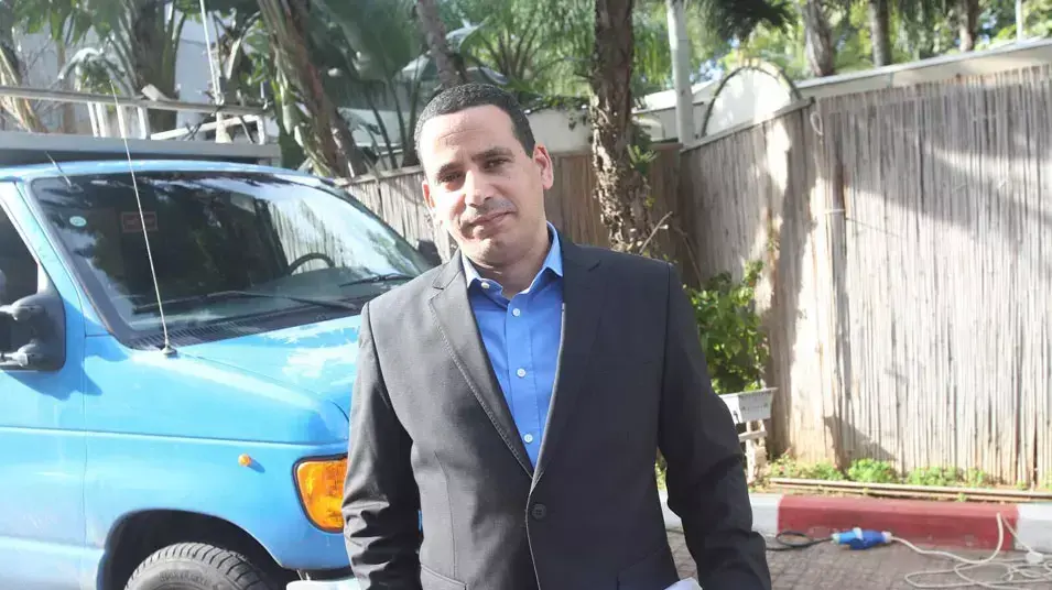 יואל חסון מגיע למו"מ קואליציוני עם נציגי הליכוד בכפר המכביה, ינואר 2013 יואל חסון מגיע למו"מ קואליציוני עם נציגי הליכוד בכפר המכביה, ינואר 2013