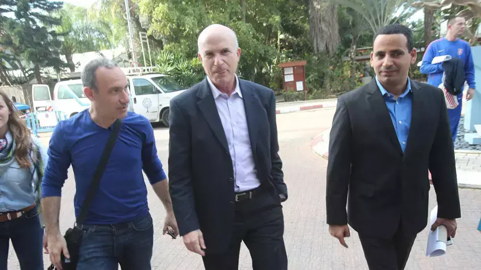 יואל חסון ונציגי התנועה מגיעים למו"מ קואליציוני עם נציגי הליכוד בכפר המכביה, ינואר 2013 יואל חסון ונציגי התנועה מגיעים למו"מ קואליציוני עם נציגי הליכוד בכפר המכביה, ינואר 2013