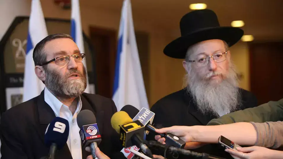 נציגי יהדות התורה מגיעים למו"מ קואליציוני עם נציגי הליכוד בכפר המכביה, ינואר 2013