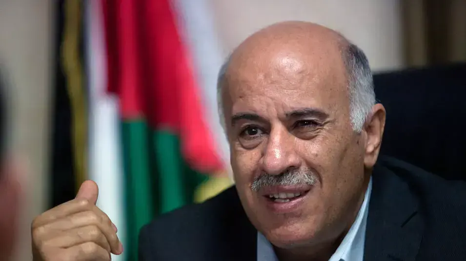 ינון מגל ואבי יששכרוף בראיון עם ג'בריל רג'וב ברמאללה, ינואר 2013 ינון מגל ואבי יששכרוף בראיון עם ג'בריל רג'וב ברמאללה, ינואר 2013