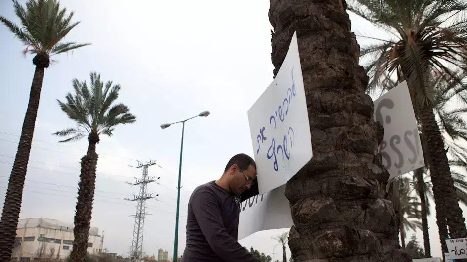 עובדי המכון הביולוגי בנס ציונה מוחים, ינואר 2013 עובדי המכון הביולוגי בנס ציונה מוחים, ינואר 2013