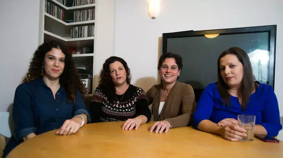 דנה דימנט, רויטל לן כהן, דנה קייזר ועדי גל, אמהות לילדים אוטיסטים. פברואר 2013 דנה דימנט, רויטל לן כהן, דנה קייזר ועדי גל, אמהות לילדים אוטיסטים. פברואר 2013