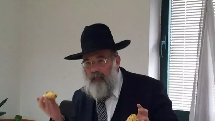 נציגי הרבנות הראשית בודקים בורקסים , פברואר 2013 נציגי הרבנות הראשית בודקים בורקסים , פברואר 2013