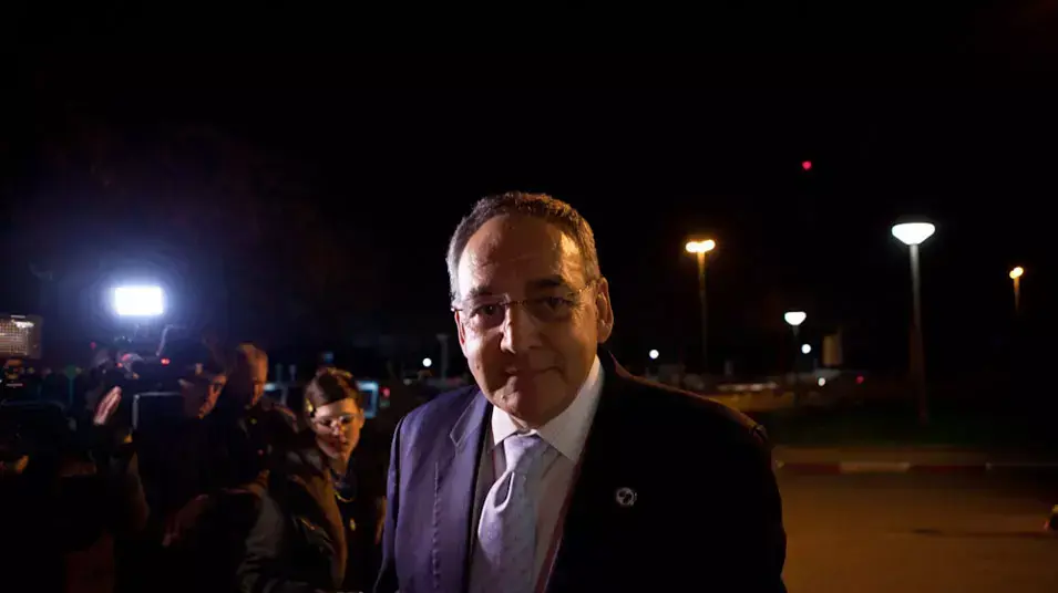 פרופסור זאב רוטשטיין מנהל מרכז רפואי תל השומר מדבר על מצבה של השחקנית גילה אלמגור, פברואר 2013 פרופסור זאב רוטשטיין מנהל מרכז רפואי תל השומר מדבר על מצבה של השחקנית גילה אלמגור, פברואר 2013