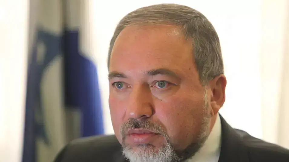 אביגדור ליברמן נפגש עם ראשי ארגונים לשינוי שיטת הממשל, פברואר 2013 אביגדור ליברמן נפגש עם ראשי ארגונים לשינוי שיטת הממשל, פברואר 2013