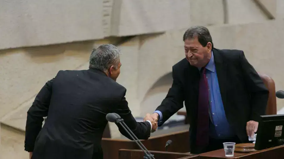 יאיר לפיד נואם לראשונה במליאת הכנסת ה-19, פברואר 2013 יאיר לפיד נואם לראשונה במליאת הכנסת ה-19, פברואר 2013