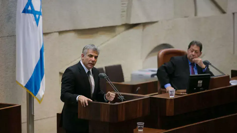 יאיר לפיד נואם לראשונה במליאת הכנסת ה-19, פברואר 2013 יאיר לפיד נואם לראשונה במליאת הכנסת ה-19, פברואר 2013