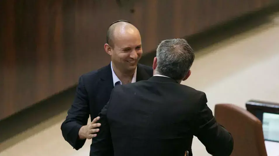נפתלי בנט ויאיר לפיד במליאת הכנסת ה-19, פברואר 2013