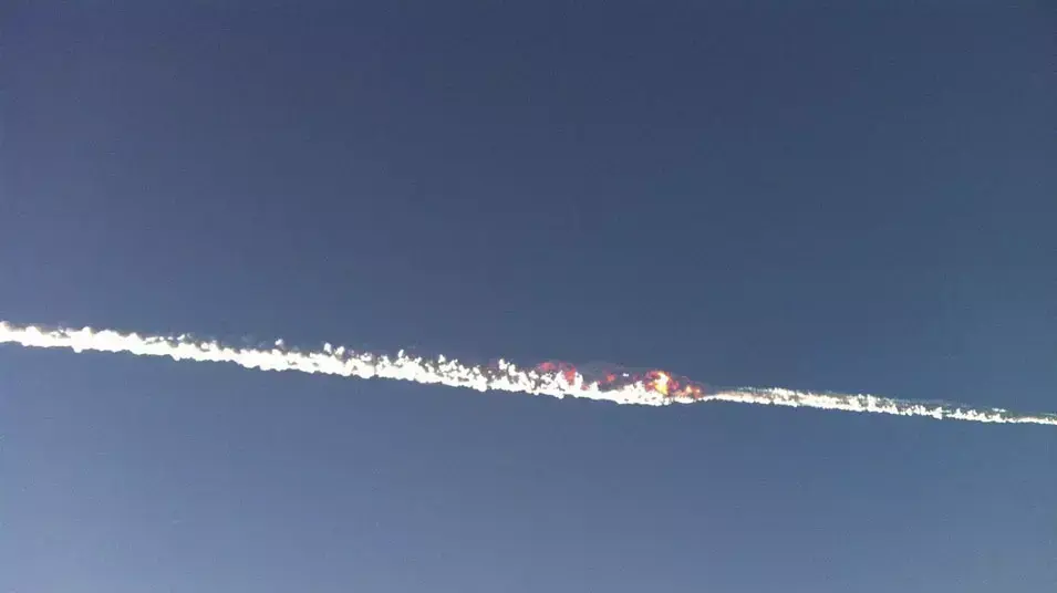 שובל המטאור בשמי רוסיה, 15 פברואר 2013 שובל המטאור בשמי רוסיה, 15 פברואר 2013