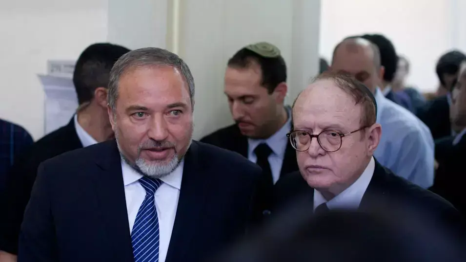 פתיחת משפטו של השר לשעבר אביגדור ליברמן, בית משפט השלום בירושלים, פברואר 2013 פתיחת משפטו של השר לשעבר אביגדור ליברמן, בית משפט השלום בירושלים, פברואר 2013