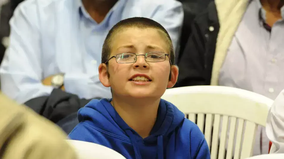 רועי פוגל באזכרת בני משפחתה שנרצחו באיתמר, פברואר 2013 רועי פוגל באזכרת בני משפחתה שנרצחו באיתמר, פברואר 2013