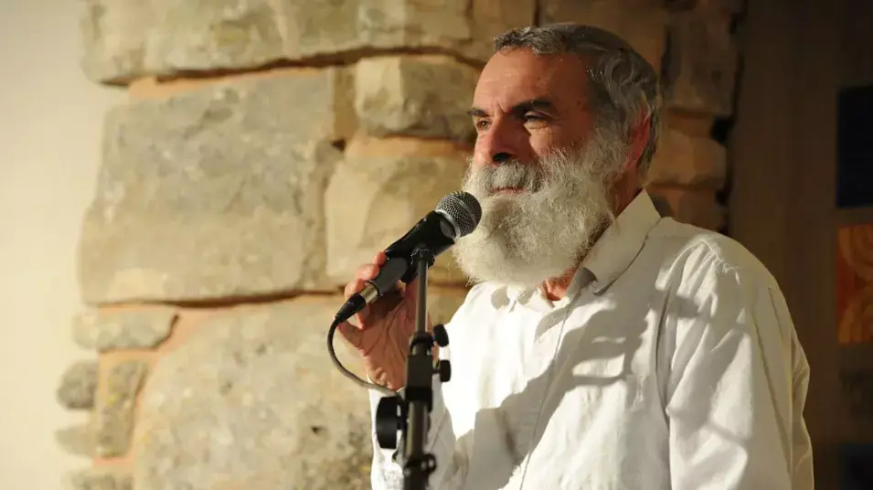הרב אביחי רונצקי, לשעבר רב צבאי, באזכרת בני משפחת פוגל שנרצחו באיתמר, פברואר 2013 הרב אביחי רונצקי, לשעבר רב צבאי, באזכרת בני משפחת פוגל שנרצחו באיתמר, פברואר 2013
