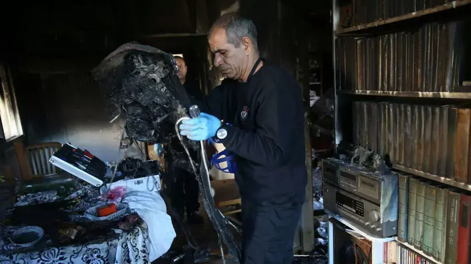 אם ובת נספו בשריפה בדירתן ברחוב ארלוזורוב בתל אביב, 18 בפברואר 2013 אם ובת נספו בשריפה בדירתן ברחוב ארלוזורוב בתל אביב, 18 בפברואר 2013