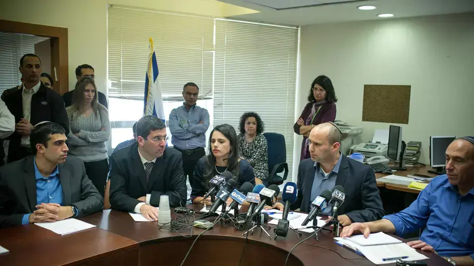 ישיבת סיעה של הבית היהודי בראשות נפתלי בנט, פברואר 2013 ישיבת סיעה של הבית היהודי בראשות נפתלי בנט, פברואר 2013