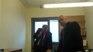 יאיר לפיד מדבר עם יונתן פולארד בטלפון יאיר לפיד מדבר עם יונתן פולארד בטלפון
