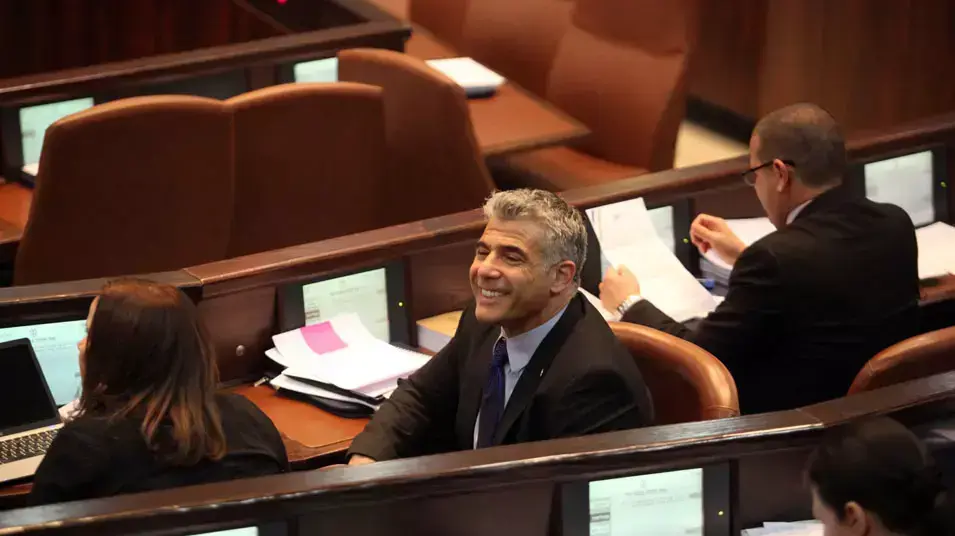 ח"כ יאיר לפיד במליאת הכנסת, פברואר 2013 ח"כ יאיר לפיד במליאת הכנסת, פברואר 2013