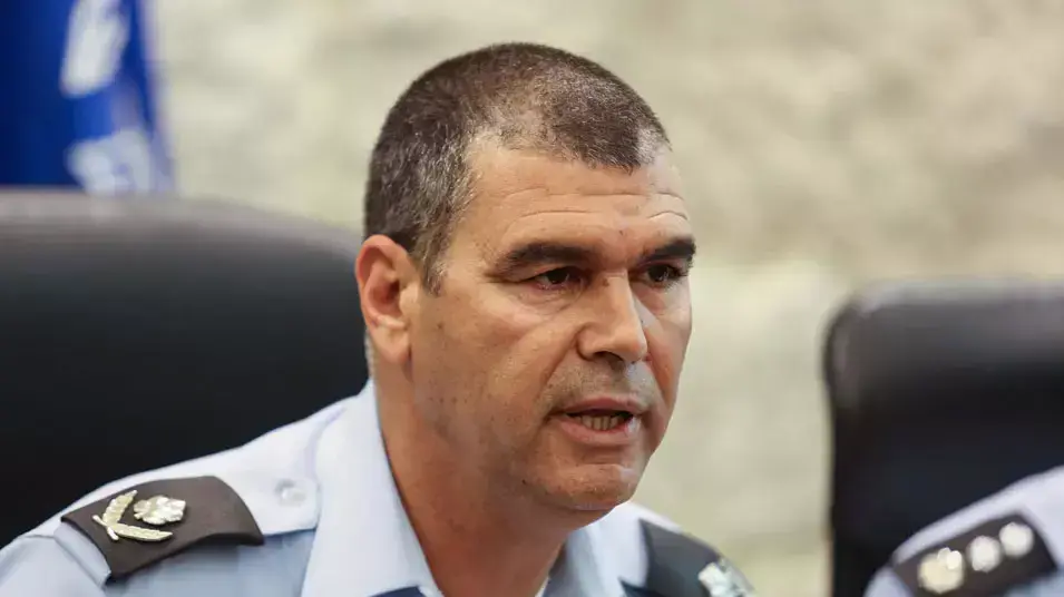 ניצב יוסי פריינטי מפקד מחוז ירושלים, בתדרוך עיתונאים בפרשת הצתת בית וגן ניצב יוסי פריינטי מפקד מחוז ירושלים, בתדרוך עיתונאים בפרשת הצתת בית וגן