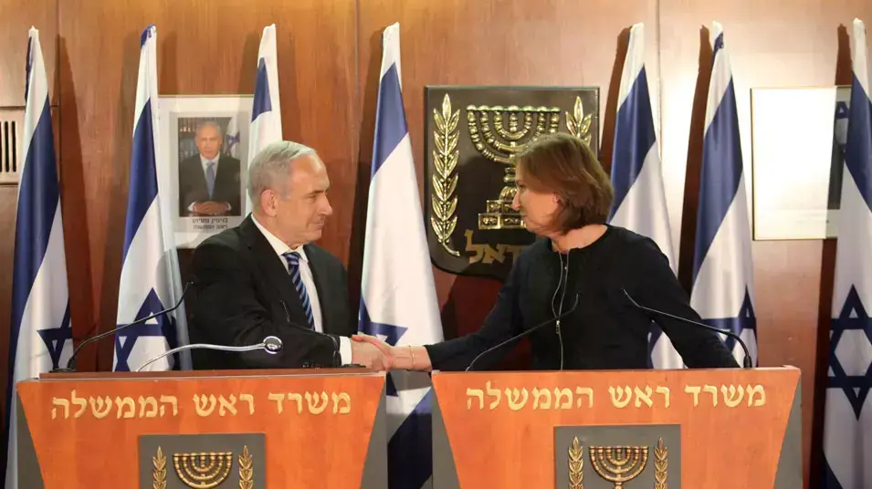 ראש הממשלה בנימין נתניהו ויו"ר מפלגת התנועה ציפי לבני נושאים הצהרה משותפת בכנסת לרגל מינוייה לשרת המשפטים, פברואר 2013 ראש הממשלה בנימין נתניהו ויו"ר מפלגת התנועה ציפי לבני נושאים הצהרה משותפת בכנסת לרגל מינוייה לשרת המשפטים, פברואר 2013