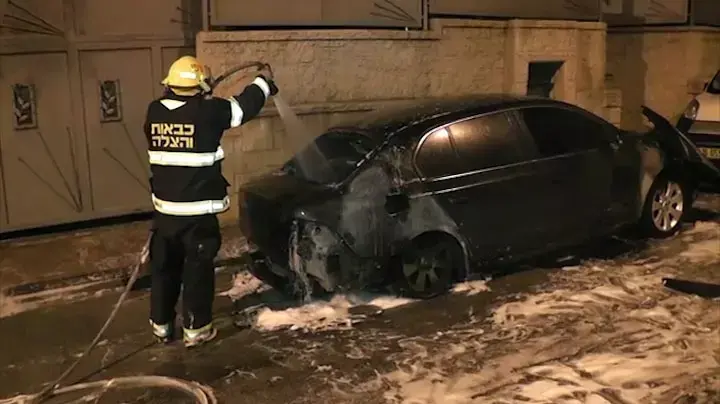 רכבו של ראש עיריית חדרה הוצת: "לא מפחד"