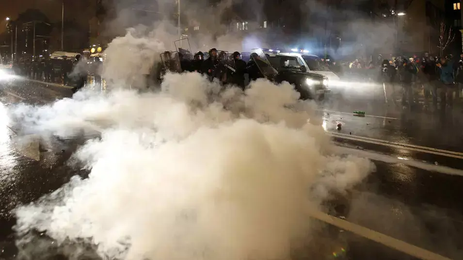 הפגנות נגד ממשלת בולגריה במחאה על מחירי החשמל. סופיה, פברואר 2013 הפגנות נגד ממשלת בולגריה במחאה על מחירי החשמל. סופיה, פברואר 2013