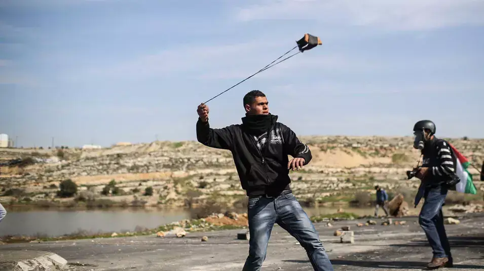 הפגנת פלסטינים בביתוניא, פברואר 2013 הפגנת פלסטינים בביתוניא, פברואר 2013