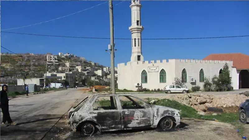 תמונות של מכוניות שהושחתו אמש בקוסרה פברואר 2013