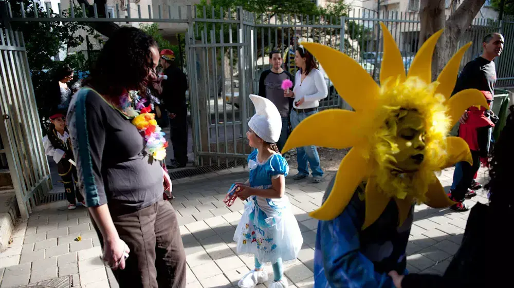 ילדים מחופשים בבית הספר איילון בתל אביב ילדים מחופשים בבית הספר איילון בתל אביב