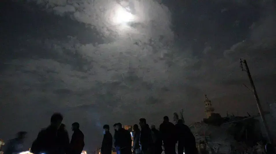 עשרות נפגעים בהתפוצצות שני טילים בעיר חלב, סוריה, 22 בפברואר 2013 עשרות נפגעים בהתפוצצות שני טילים בעיר חלב, סוריה, 22 בפברואר 2013