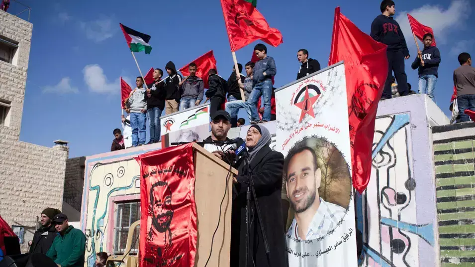 הוריו של סאמר עיסאווי בעצרת למען שחרורו בעיסאוויה הוריו של סאמר עיסאווי בעצרת למען שחרורו בעיסאוויה