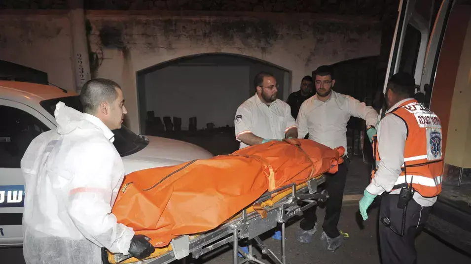 פינוי גופת אישה שנרצחה לפי החשד בידי בנה המאומץ, טבריה, 24 פברואר 2012 פינוי גופת אישה שנרצחה לפי החשד בידי בנה המאומץ, טבריה, 24 פברואר 2012