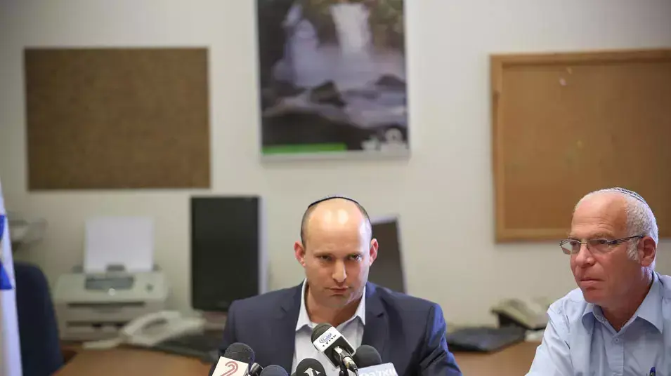 נפתלי בנט בישיבת סיעת הבית היהודי, פברואר 2013 נפתלי בנט בישיבת סיעת הבית היהודי, פברואר 2013