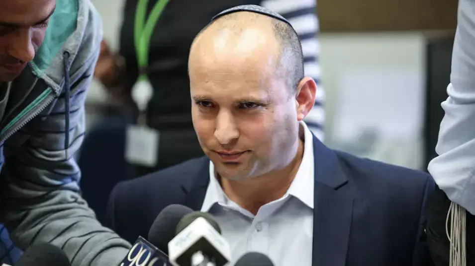 נפתלי בנט בישיבת סיעת הבית היהודי, פברואר 2013 נפתלי בנט בישיבת סיעת הבית היהודי, פברואר 2013