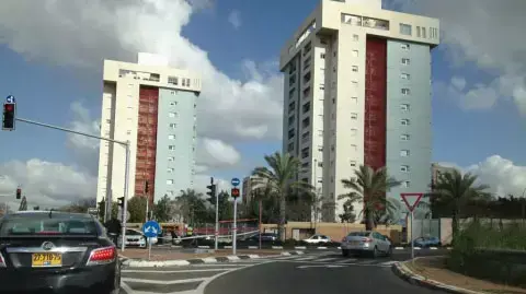 זירת התאונה בה נהרג אדם ליד אוניברסיטת בר אילן, פברואר 2013 זירת התאונה בה נהרג אדם ליד אוניברסיטת בר אילן, פברואר 2013